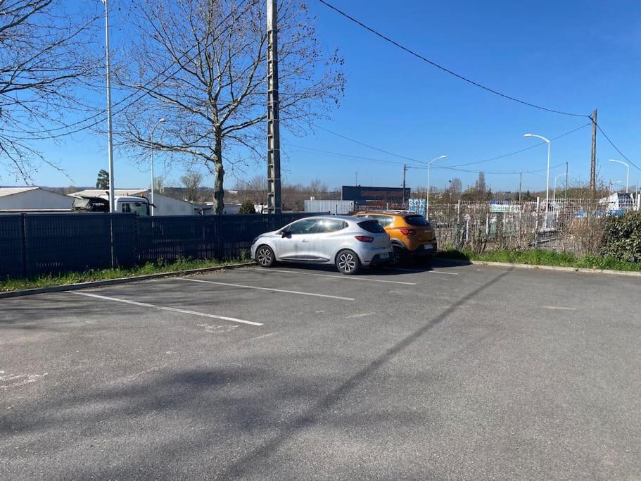 T2 Clinique Croix Du Sud Cafe Parking Lit Bultex *